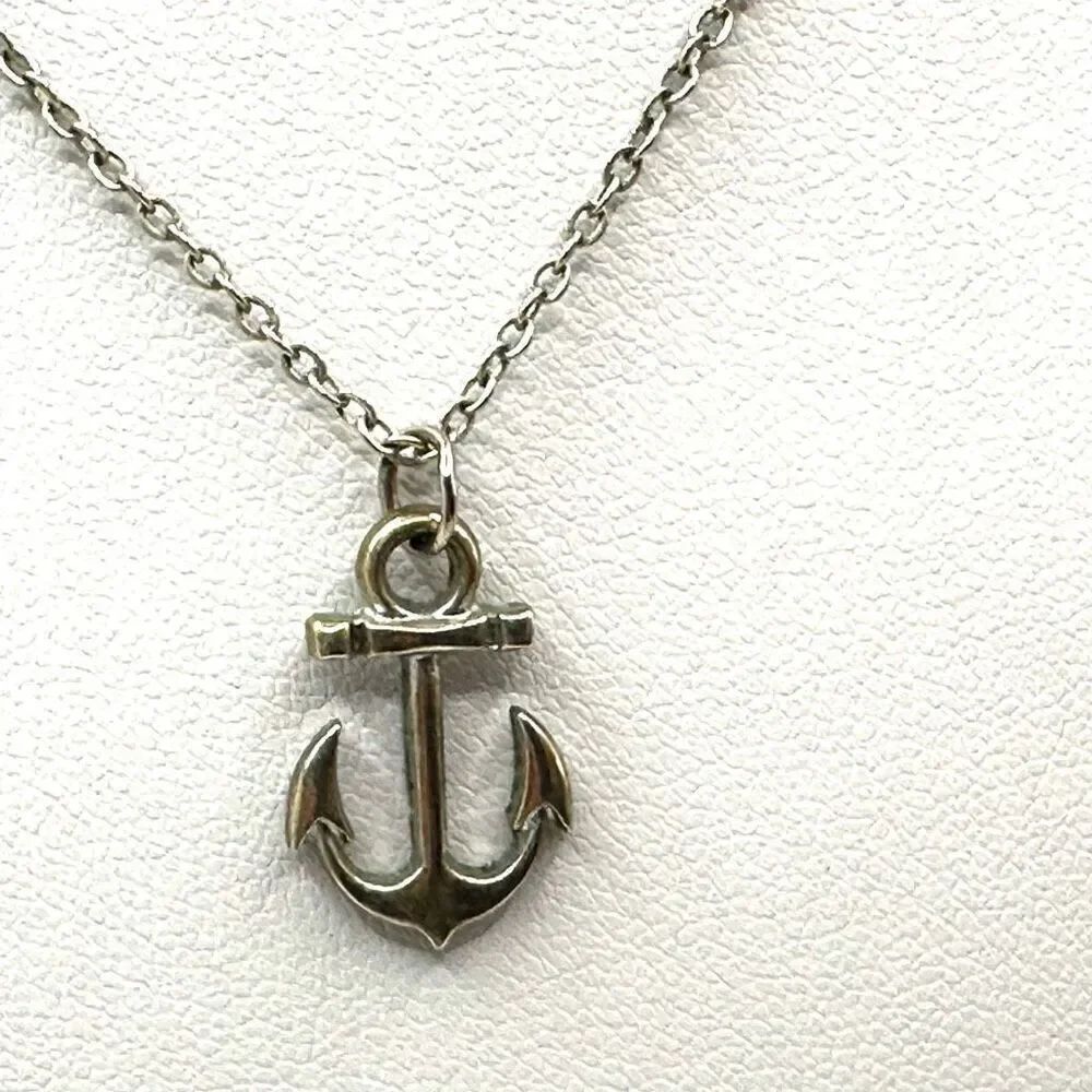 Silver tone anchor pendant necklace